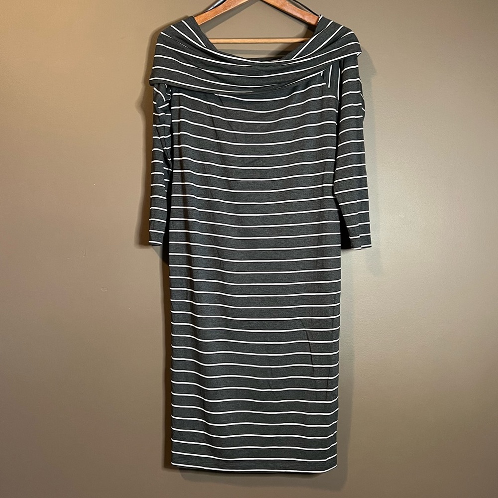 NWT! A pea in the pod striped maternity dress